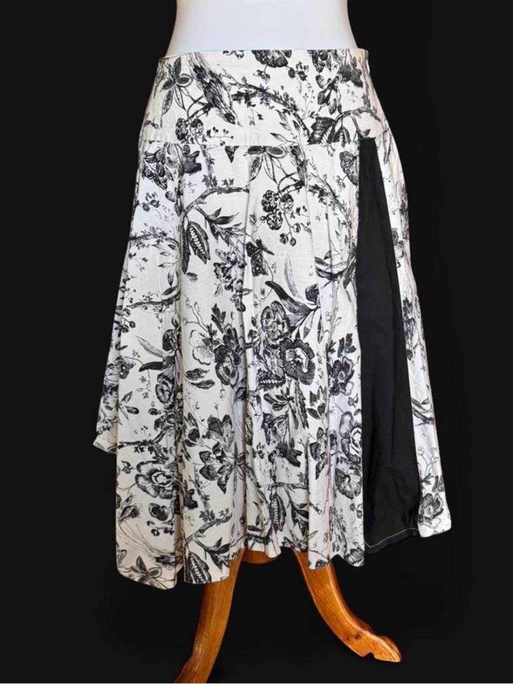 Floral Black and White A-Line Midi Skirt NWOT Size 6